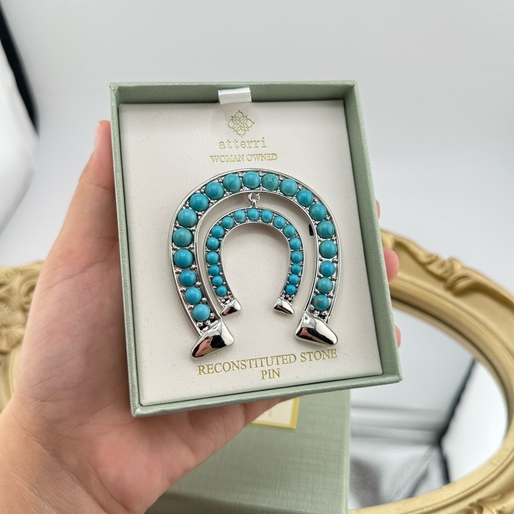 Atterri Reconstituted Stone Horseshoe Pin – Turquoise-Inspired Statement Brooch - Picture 3 of 5